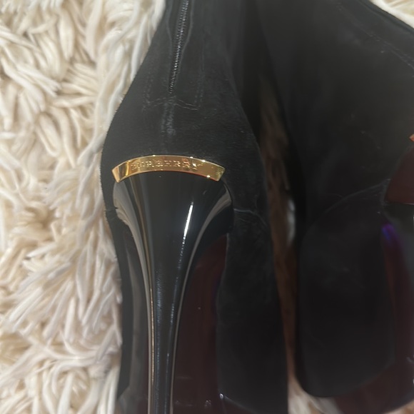 Burberry Black Suede peep toe bootie w fringe detail. Worn once. Size 36 - Picture 4 of 4
